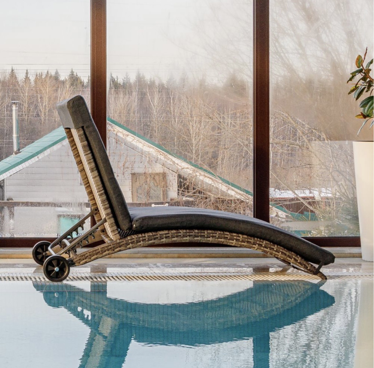 户外休闲露天泳池沙滩椅别墅庭院阳台午休躺床躺椅酒店折叠沙发床详情2