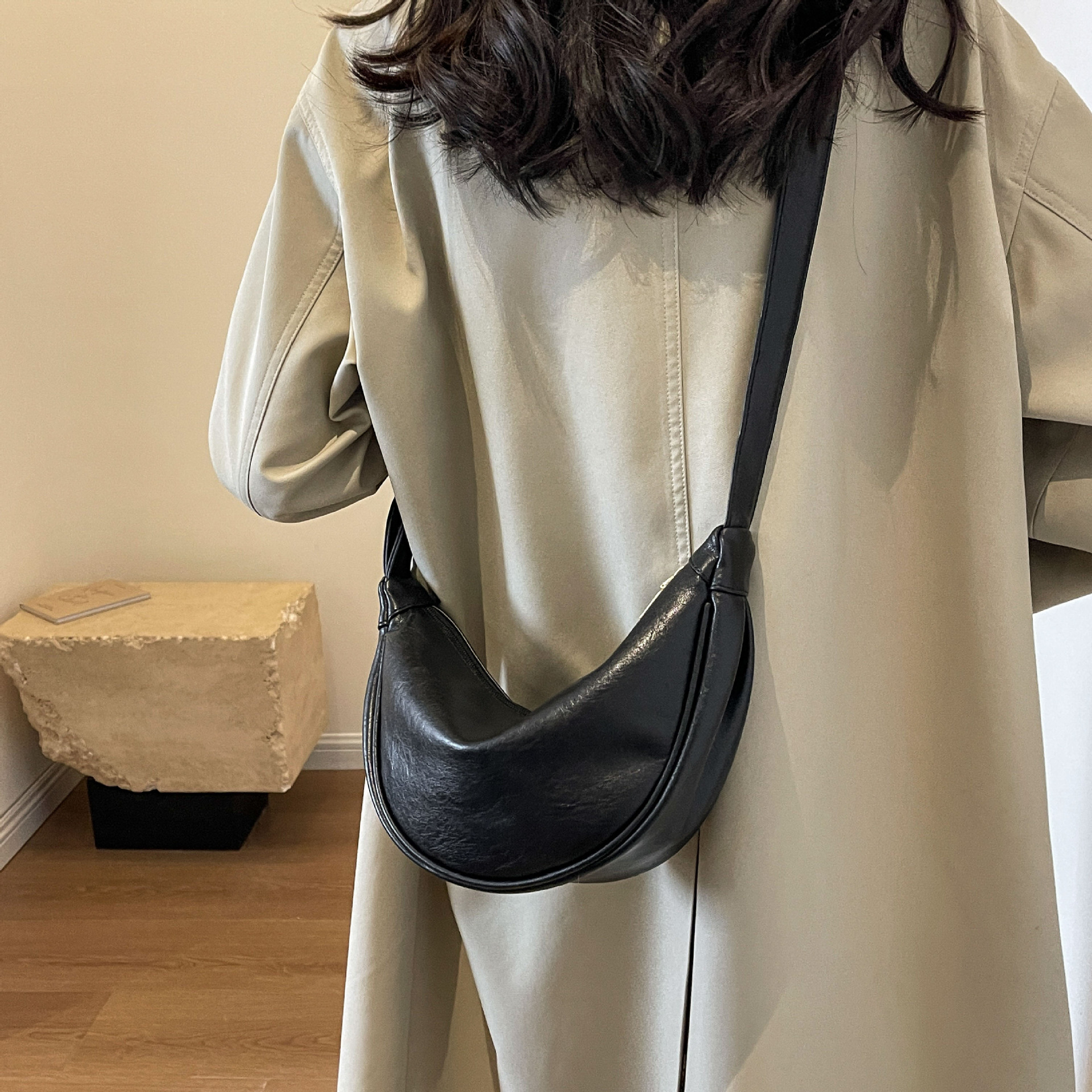 大容量包包女2023新款秋冬潮小众设计单肩斜挎包高级感复古饺子包详情31