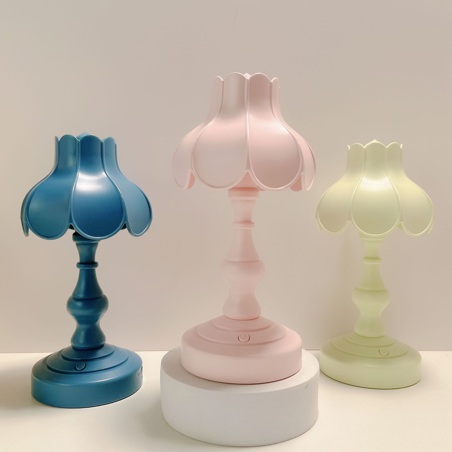 Retro atmosphere light, DIY handmade table lamp, lotus leaf night light, cute and girlish bedroom lighting, Nordic style, eye-protecting pic 17
