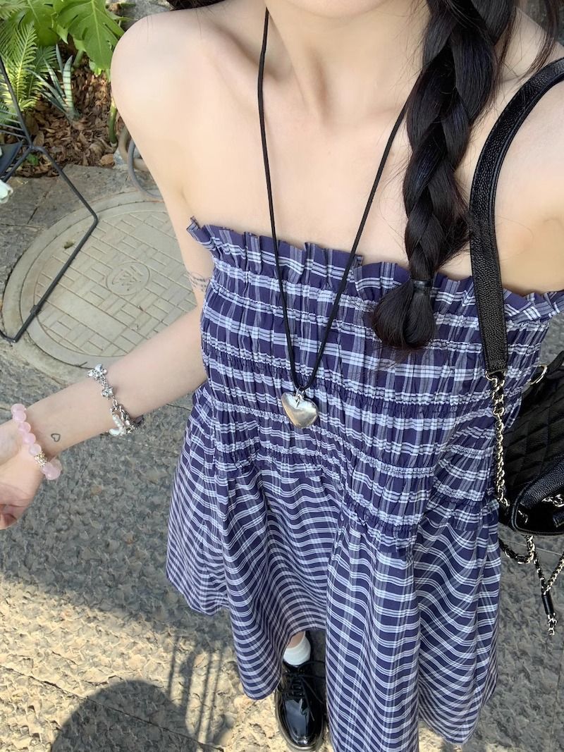 a two-piece blue checkered skirt for women with a French summer style, a strapless vest dress and an A-line umbrella skirt pic 5