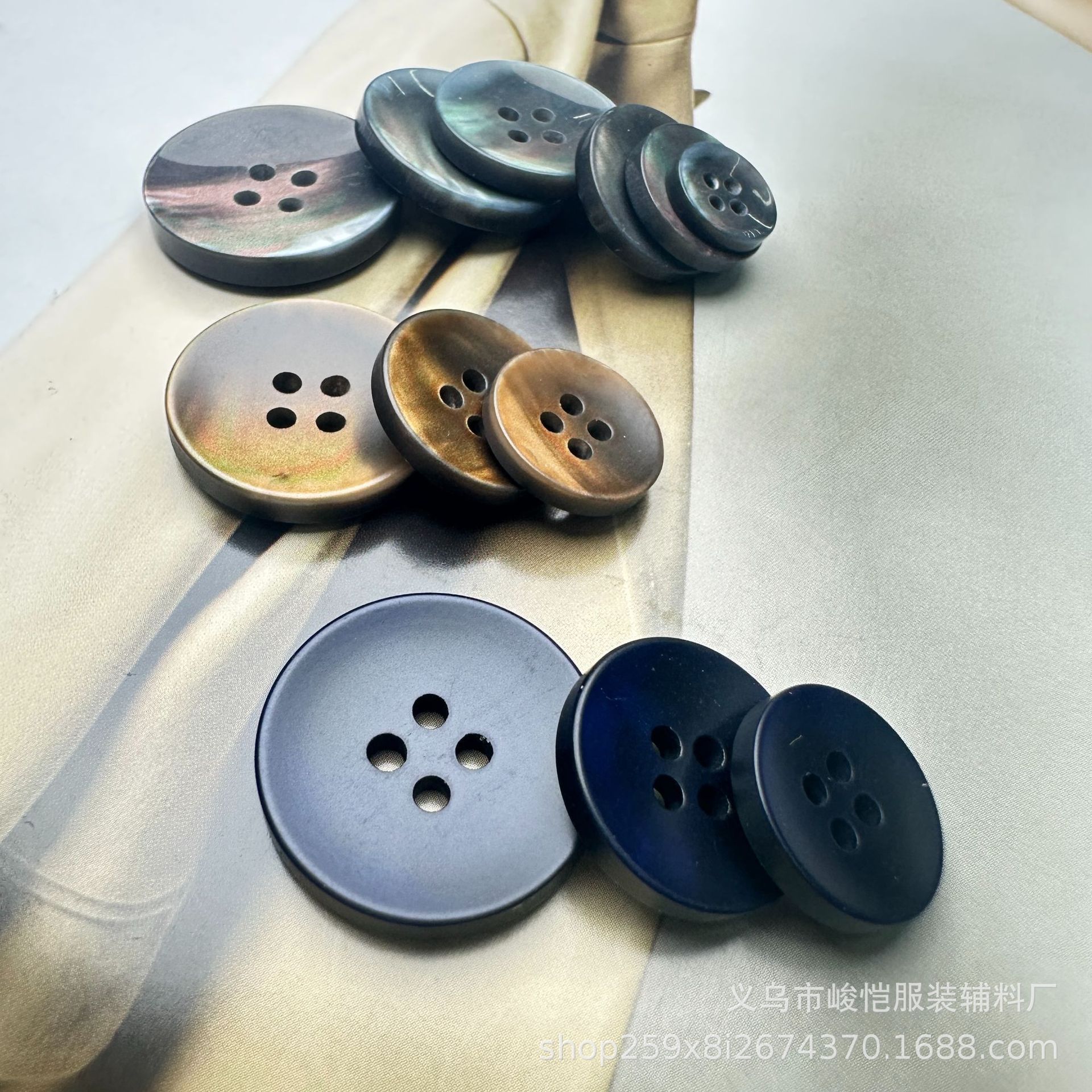 双圈黑色浅咖深咖真牛角扣高档西服大衣风衣四眼扣现货供应详情17