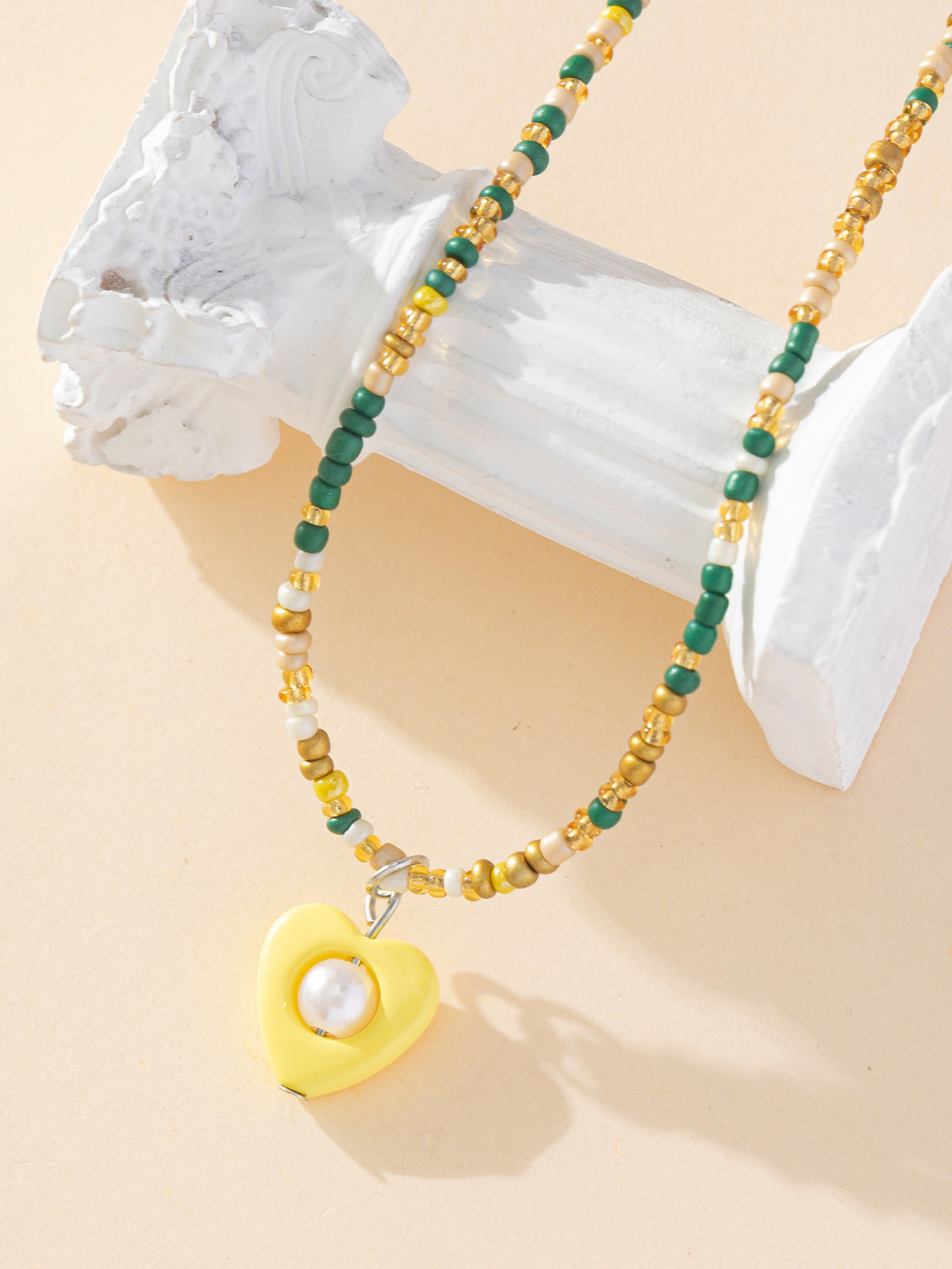 Colorful beaded necklaces in a cute and sweet style, pearl heart-shaped collarbone chains with versatile pendants and necklaces wholesale in a fresh and clean style pic 12