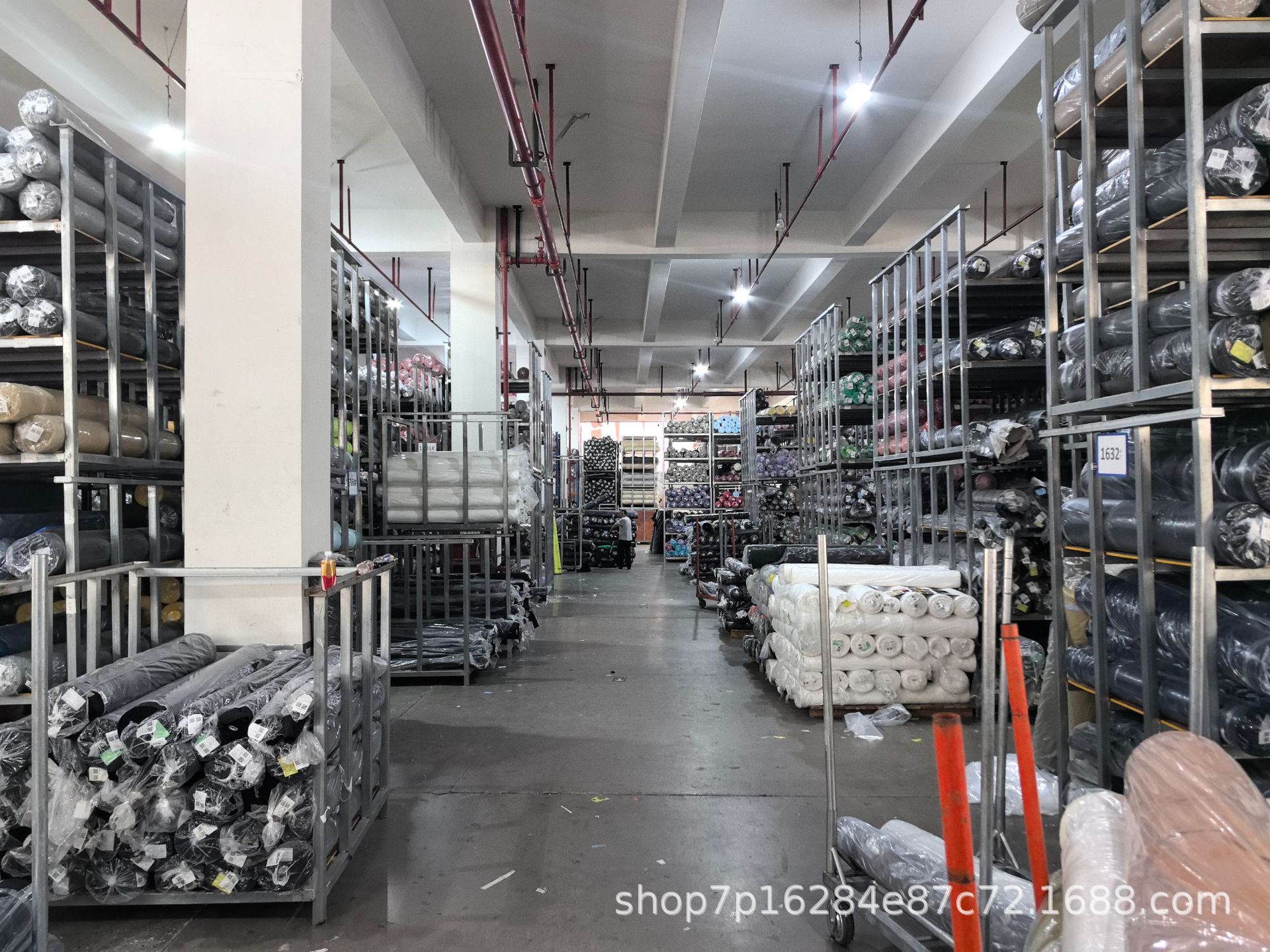 涤纶绒感春亚纺防水面料棉服外套羽绒服帽子箱包帽子手套布料热销详情16