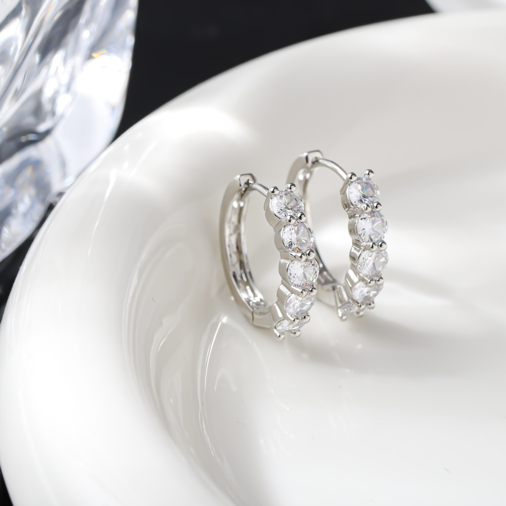 New European and American row diamond imitation moissanite earrings with a light and luxurious style, round zirconia geometric earrings, are selling well on Amazon pic 10