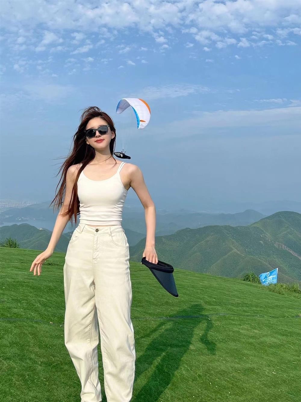 赵露思同款白色吊带背心女夏季薄款外穿内搭带胸垫一体式打底上衣详情11