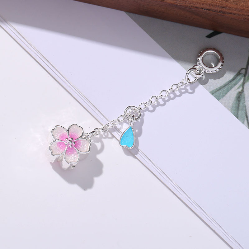 Hot-selling sweet silver plum blossom, peach blossom, heart-shaped cherry blossom long chain pendant, personalized and versatile accessory in stock for wholesale pic 6