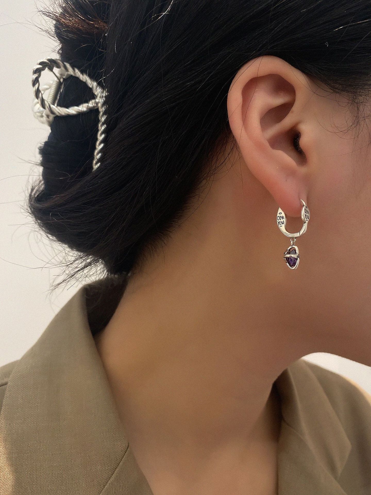 Original mysterious purple zircon letter-shaped earrings for women, 2024 new trendy, light luxury, niche design, high-end and versatile earrings pic 3