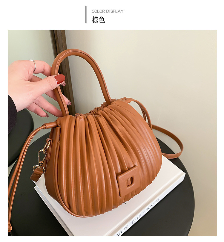 褶皱口袋包包女包2024新款跨境抽带水桶手提时尚潮流质感单肩斜挎详情16
