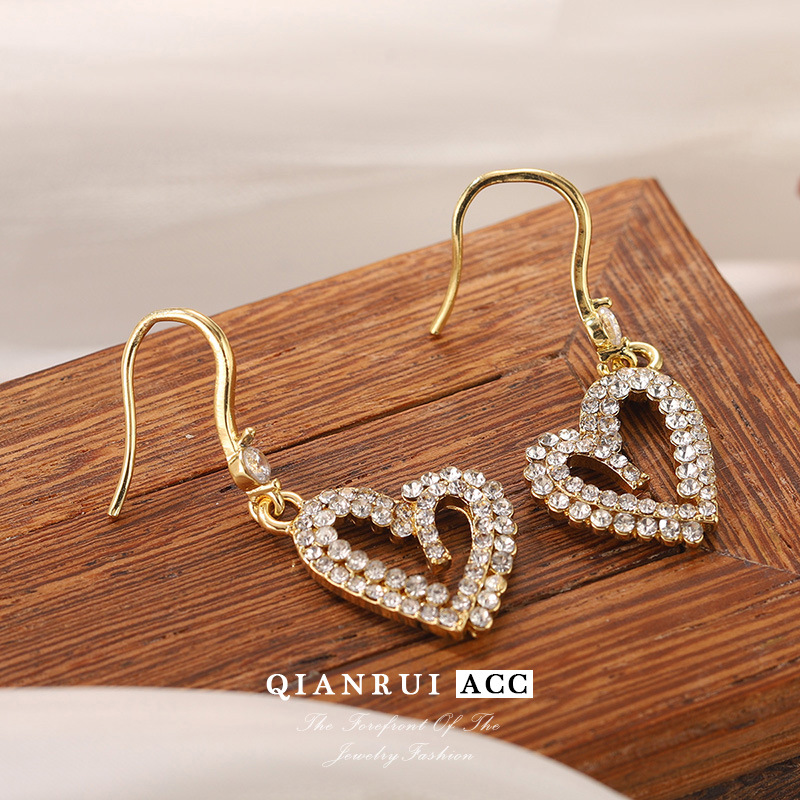 New heart-shaped zircon pendant ear buckle French light luxury niche fashion earrings, European and American export earrings wholesale pic 18
