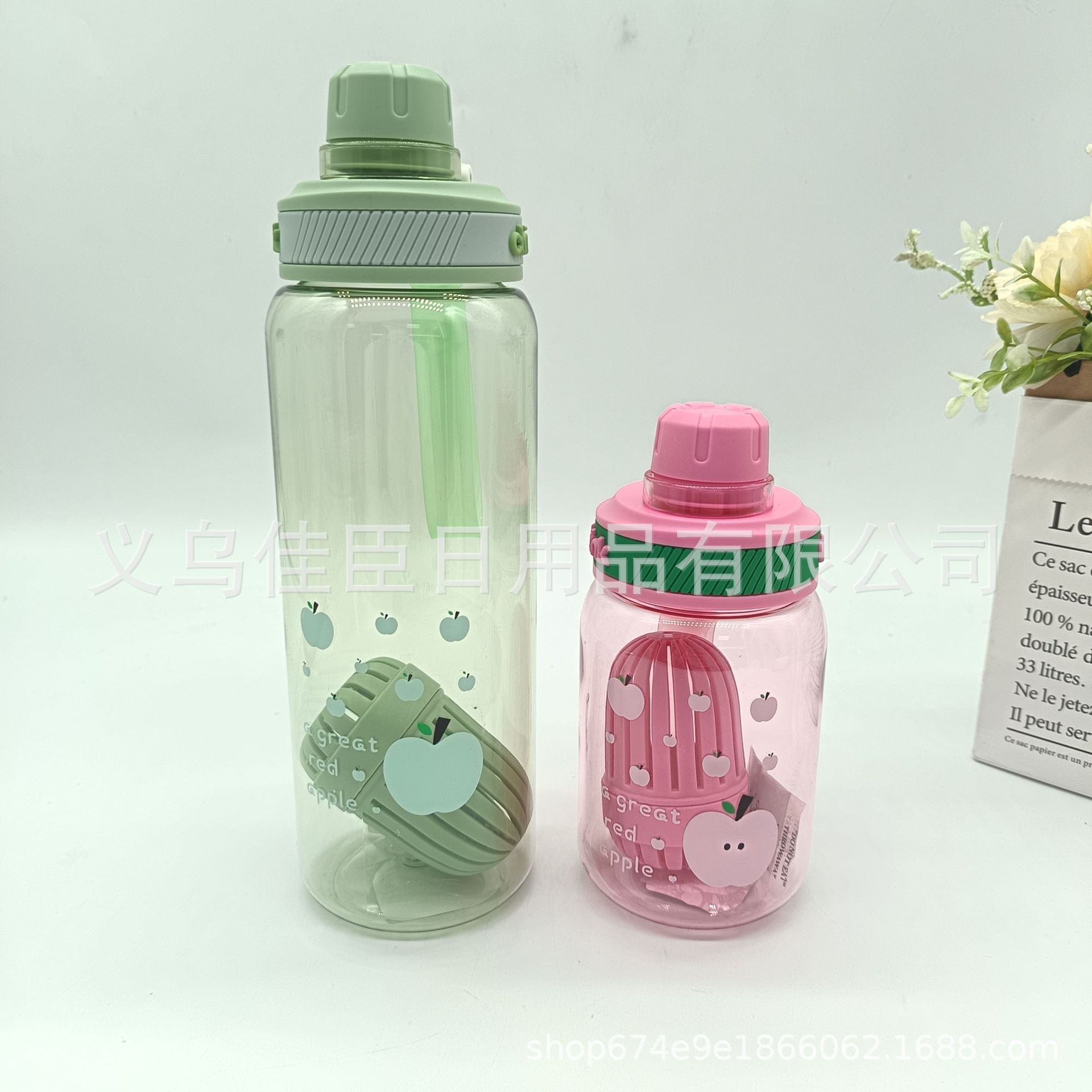 Summer simple and stylish straw cups for wholesale trade, large-capacity outdoor fitness water bottles, high appearance level and portability pic 1