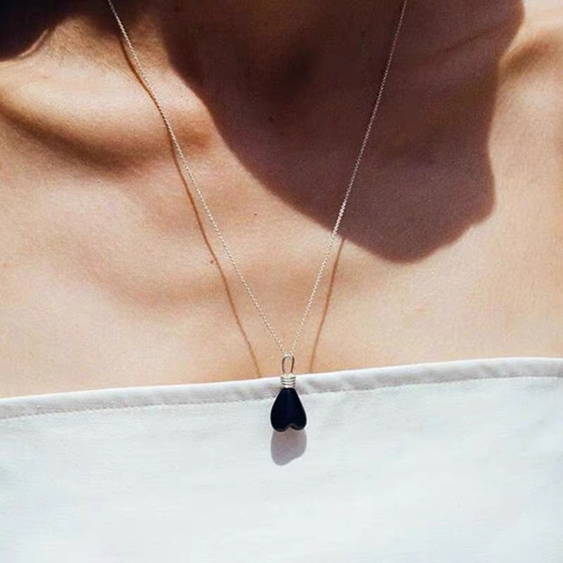 25新款爆款爱心桃心吊坠项链女轻奢小众高级感颈链锁骨链详情3