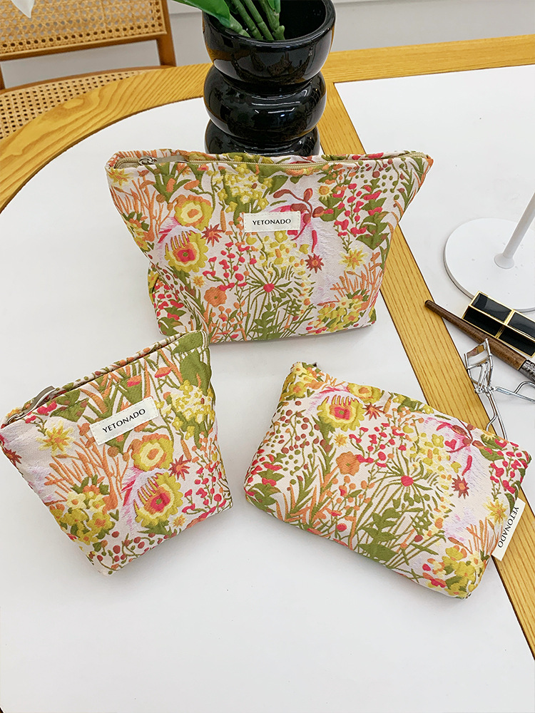 ins新款浮雕花化妆包大容量护肤收纳包女士手拿包拉链帆布收纳包详情3