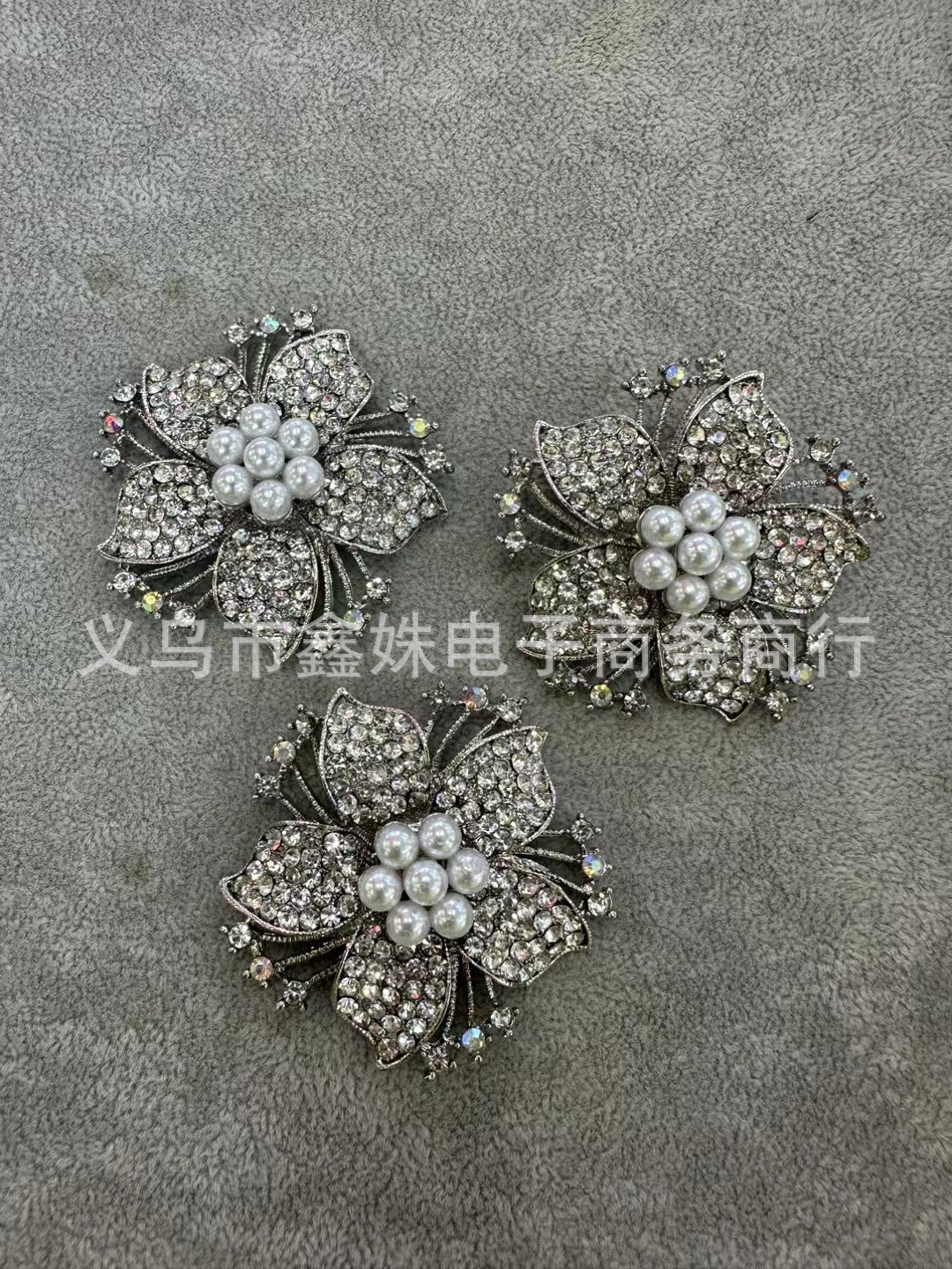 Alloy full diamond rose bouquet brooch, high-end Korean pearl pin, brooch and silk scarf for both purposes pic 3