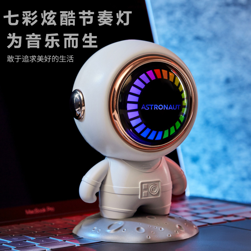 The 3401 Bluetooth speaker in the shape of an astronaut has clear sound quality and is portable pic 3
