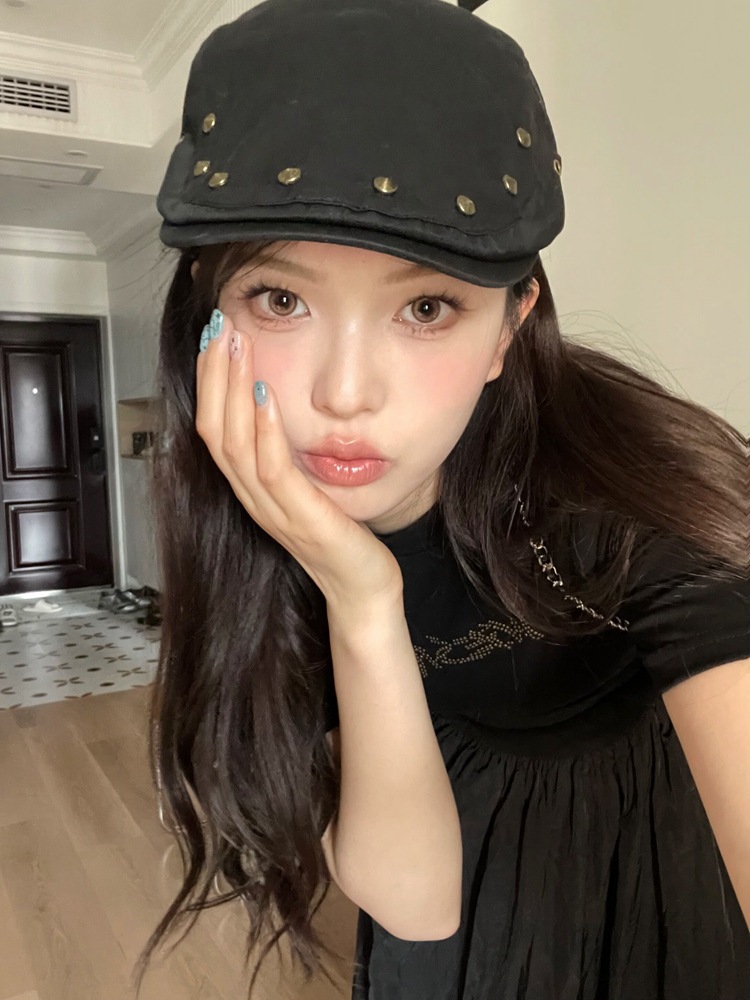 Korean niche rivet forward hat kids, Japanese retro y2k hot girls wear artist Beret caps and baseball caps backwards pic 2