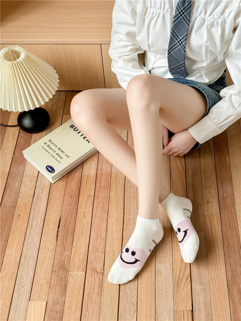 袜子女 夏季薄款女船袜ins潮日系卡通可爱笑脸字母女短袜现货批发详情11