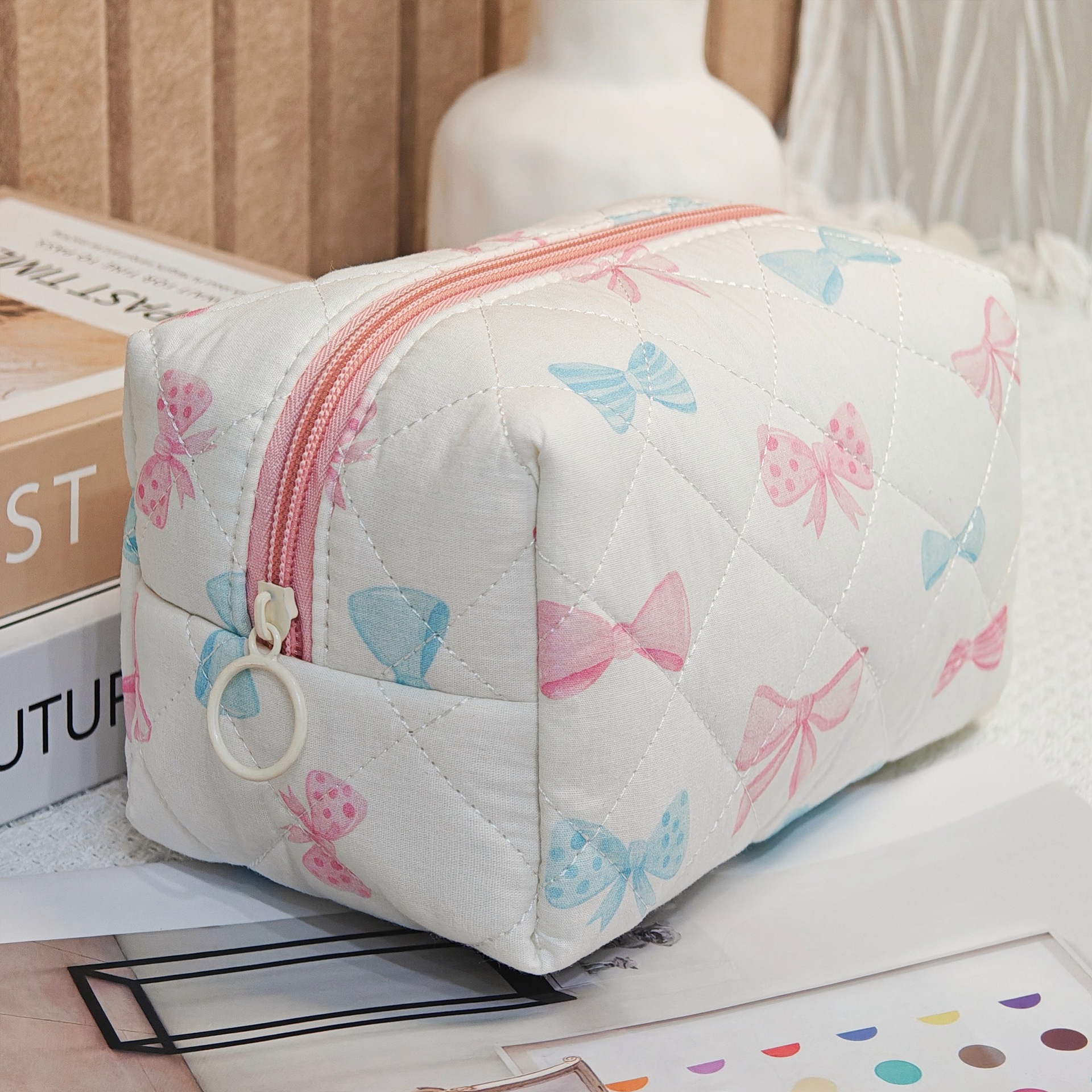 新款手提蝴蝶化妆包大容量绗缝便携收纳袋ins风旅行小物品收纳包详情16