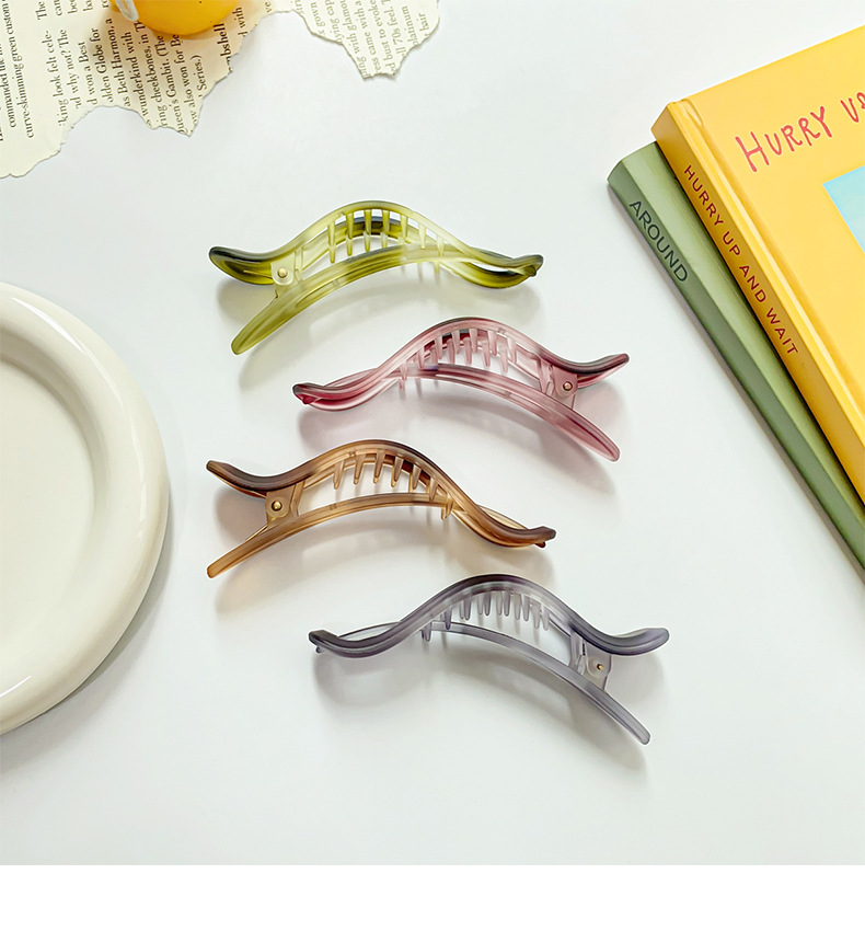 The gradient matte duckbill hairpin from Dongdaemun, South Korea, features a simple yet sophisticated hairpin top clip and a hair accessory for the back of the head pic 11