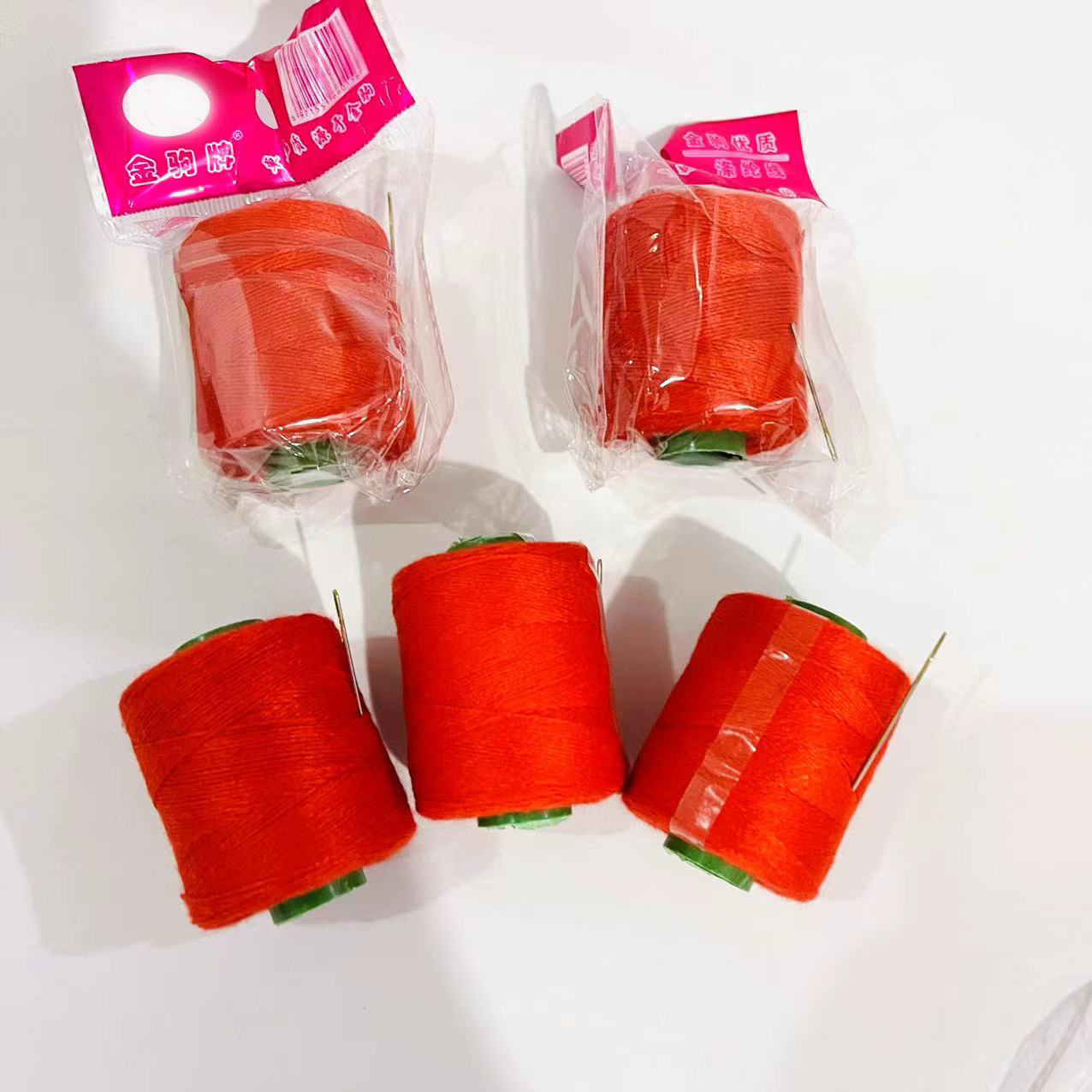 【 Zone 2-1 】 Red center thread 100/ pack 1000/ piece Household sewing thread Small roll Hand sewing thread sewing clothes hand thread Red small roll thread with needle one yuan supply pic 5