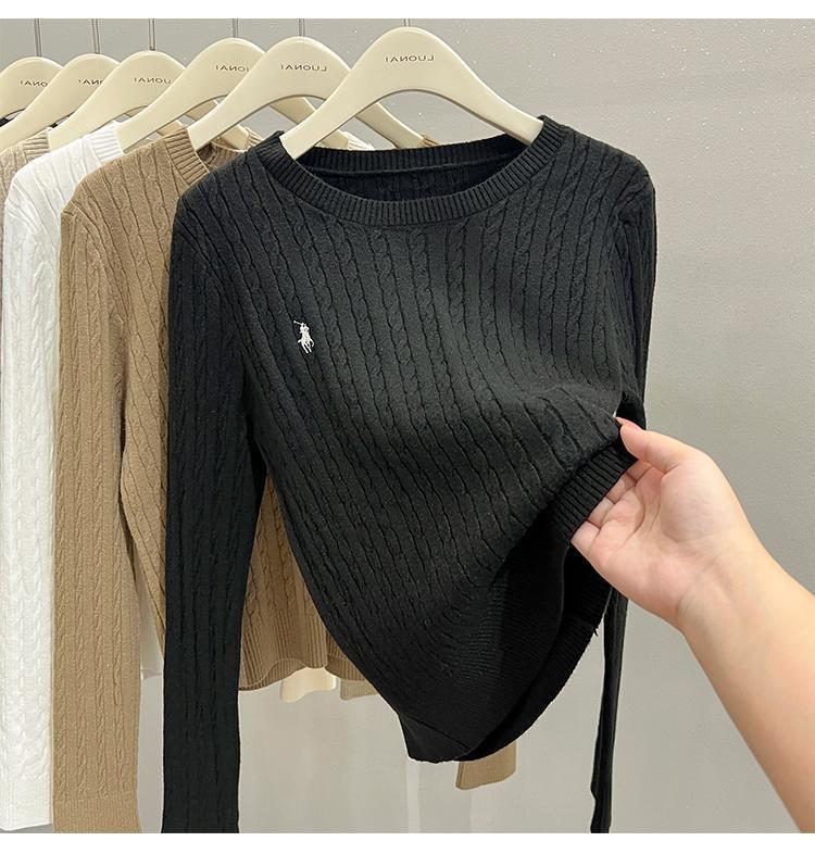 A loose embroidered knitted base layer for women can be paired with a new autumn and winter stylish long-sleeved white sweater with a twist pattern pic 29