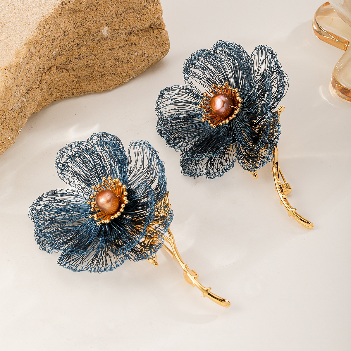 Cross-border best-selling hand-woven copper wire flower brooch, a high-end and light luxury camellia brooch for women, elegant and exquisite pic 8