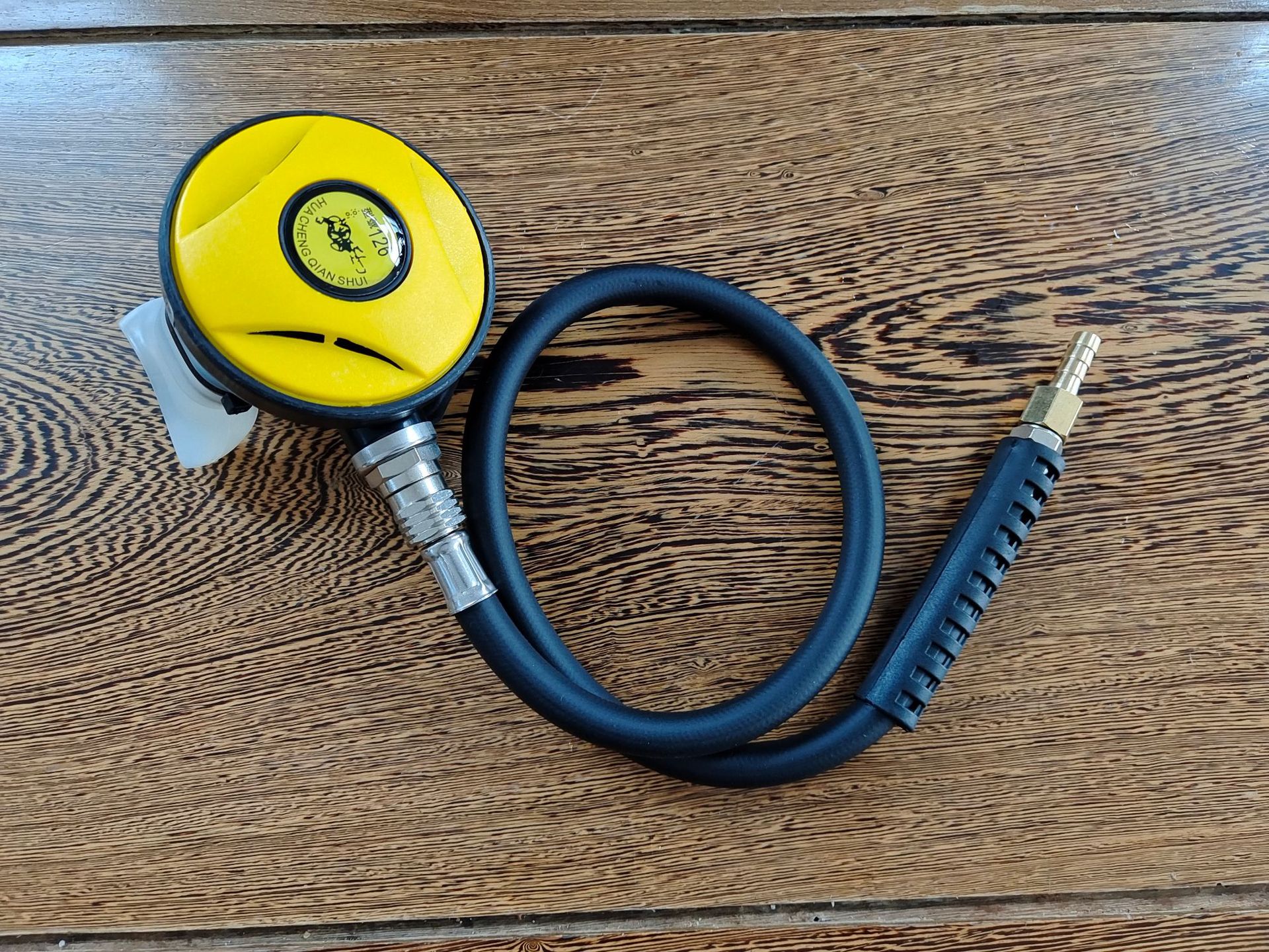 Diving breathing regulator, underwater breathing apparatus, diving secondary regulator, bite the mouth of the first-stage pressure reducing valve pic 8