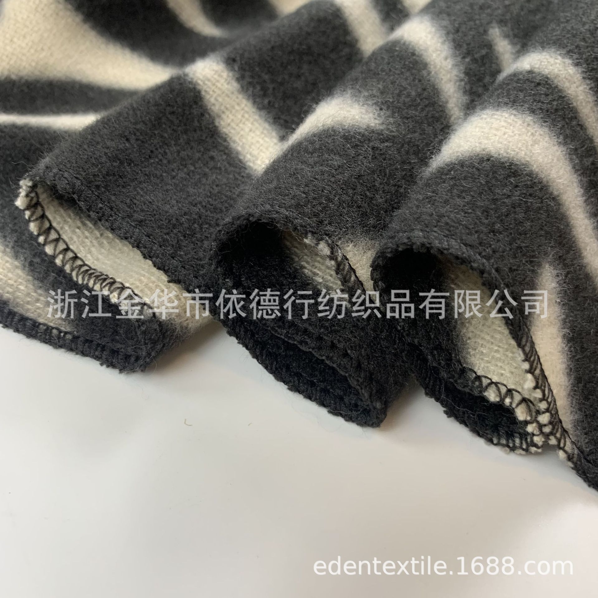 A zebra-patterned short beard scarf is a perfect match for women in autumn and winter. It features a thick, warm and trendy Korean-style faux cashmere scarf in a solid color pic 12