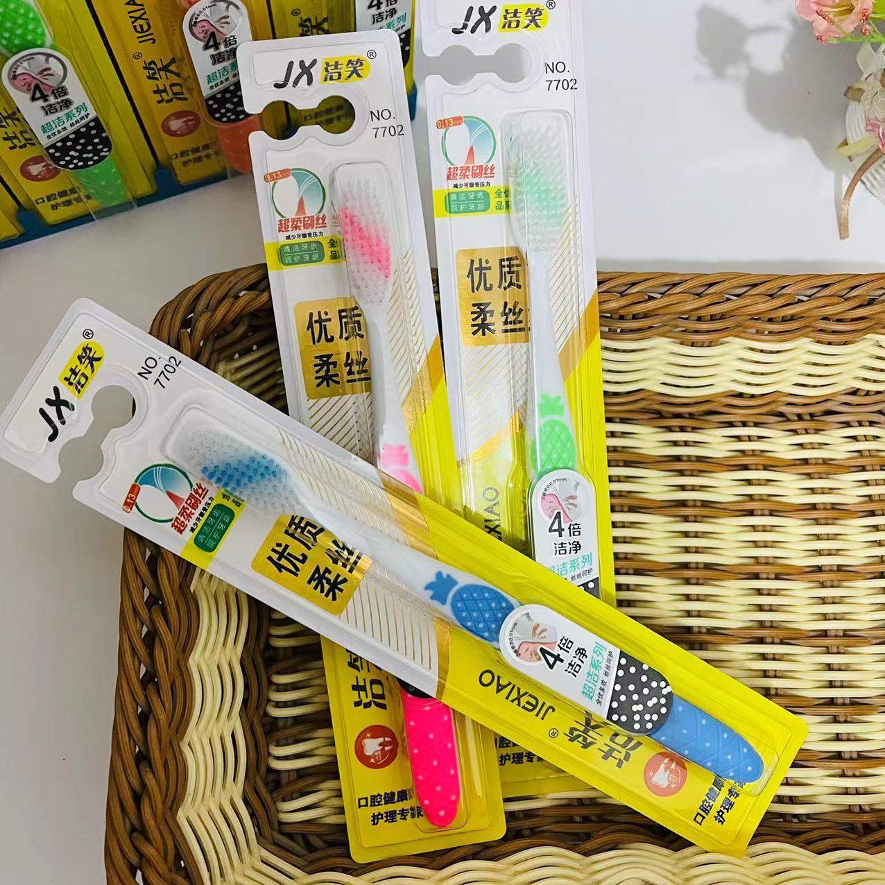 【 Zone 2-12 】7702 Toothbrush 30 yuan per plate 300 yuan per box 7702 Toothbrush Soft Bristle Toothbrush Transparent Handle Printed Toothbrush 1 yuan wholesale supply 1 yuan per piece pic 3