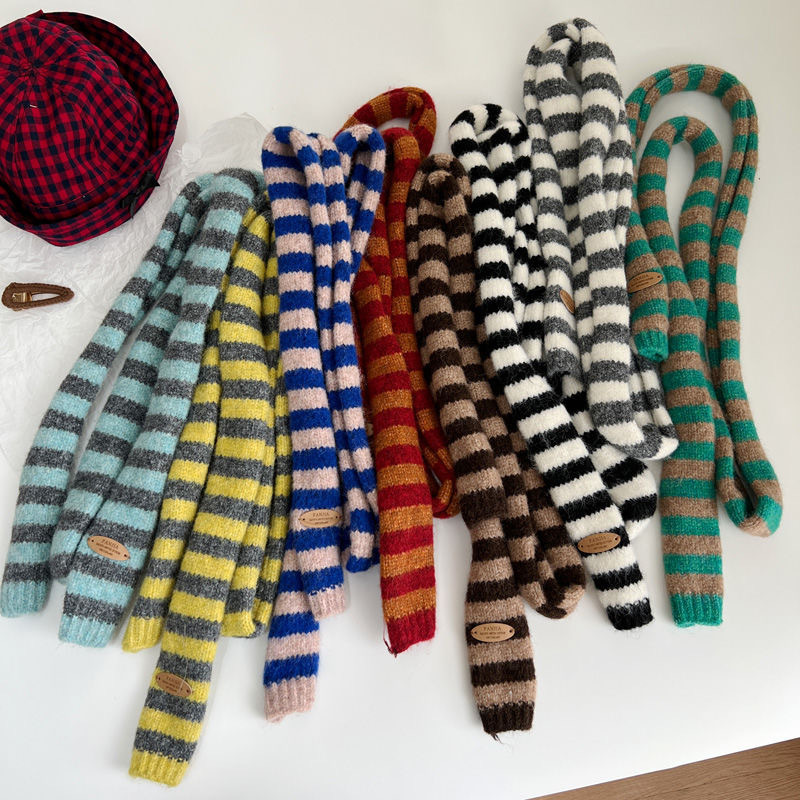 One-piece consignment Korean-style niche knitted color-blocked scarves for women, fashionable Y2k, long wool blend, versatile and layered. Cross-border street stall wholesale pic 3