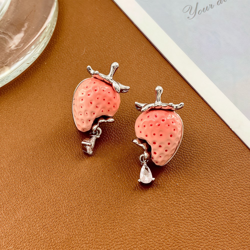 Sweet velvet strawberry necklace, niche design sense, girlish heart, collarbone chain, light luxury and exquisite necklace wholesale pic 9
