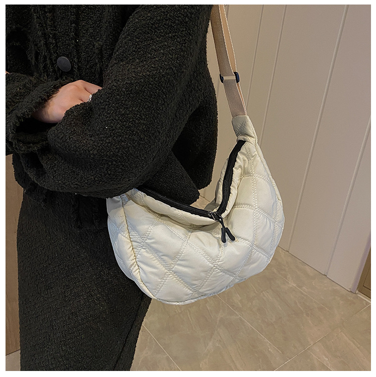 The new, trendy and fashionable single-shoulder crossbody bag with diamond-patterned embroidery thread for women in 2021, the popular dumpling bag pic 64