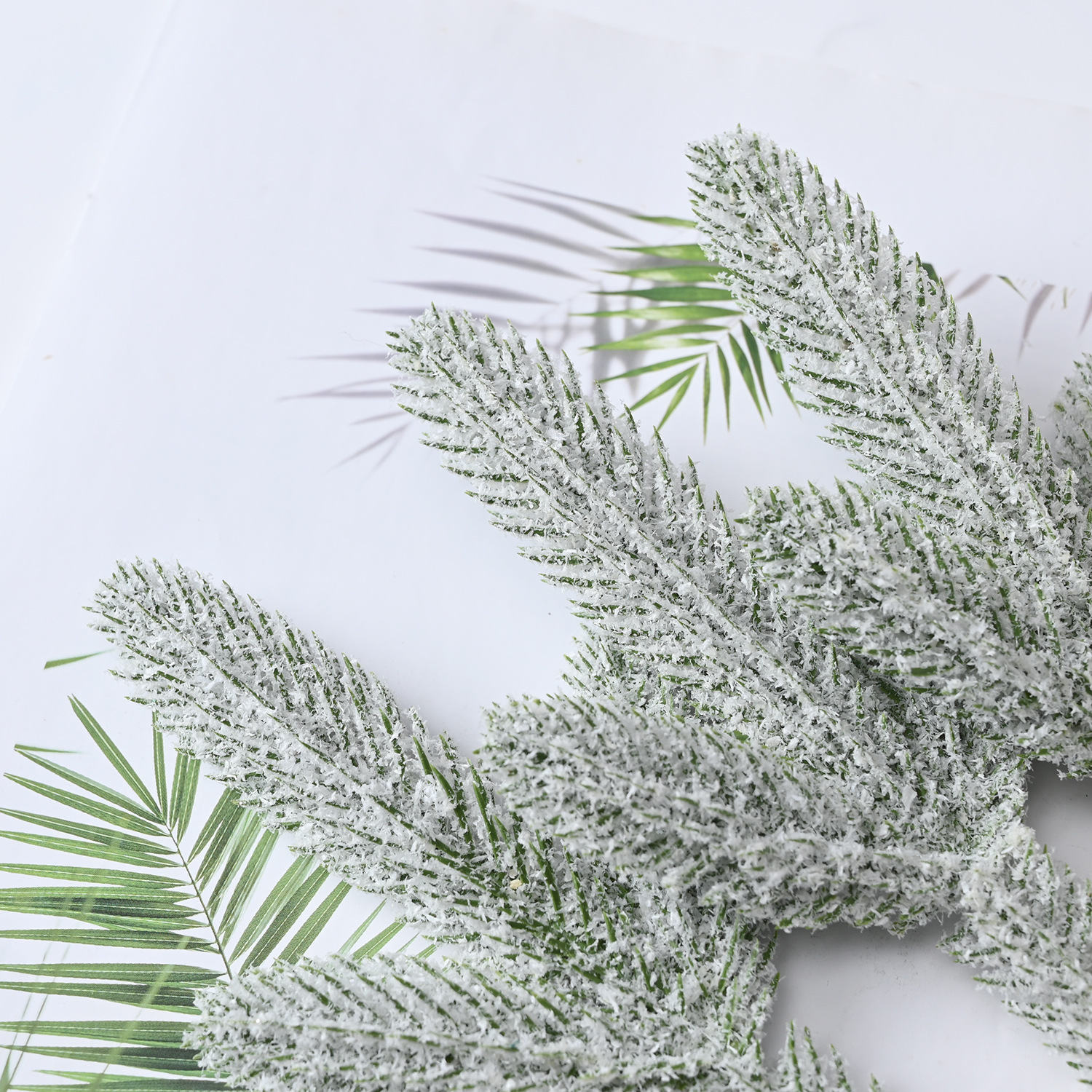 跨境亚马逊仿真雪松针圣诞树配件三叉立体松枝花环装饰品办公文化气氛布置鲜花花艺用品详情3