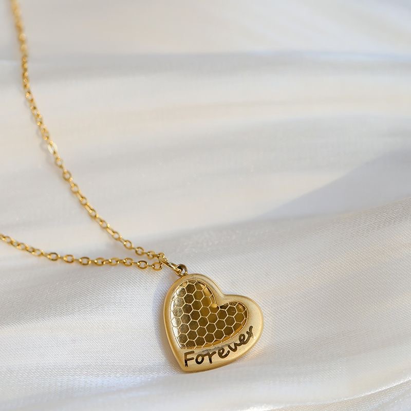 跨境热销日韩风鱼鳞爱心项链心形字母时尚百搭高级感工厂直销批发详情3