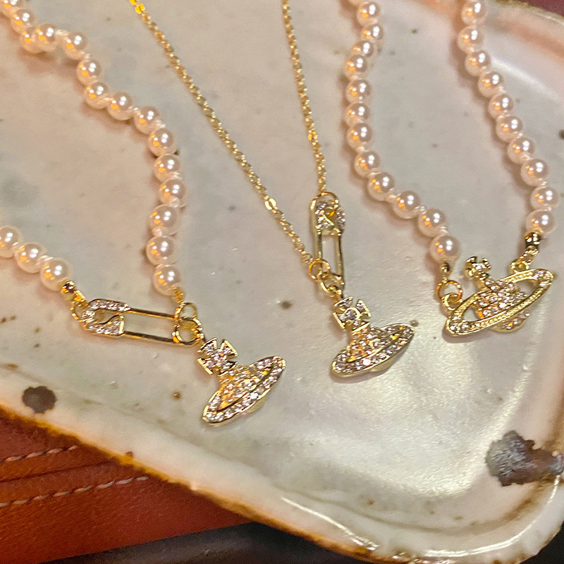 The Western Queen Saturn necklace, female star ball pearl brooch, simple and niche necklace accessory, light luxury and high-end collarbone chain pic 17