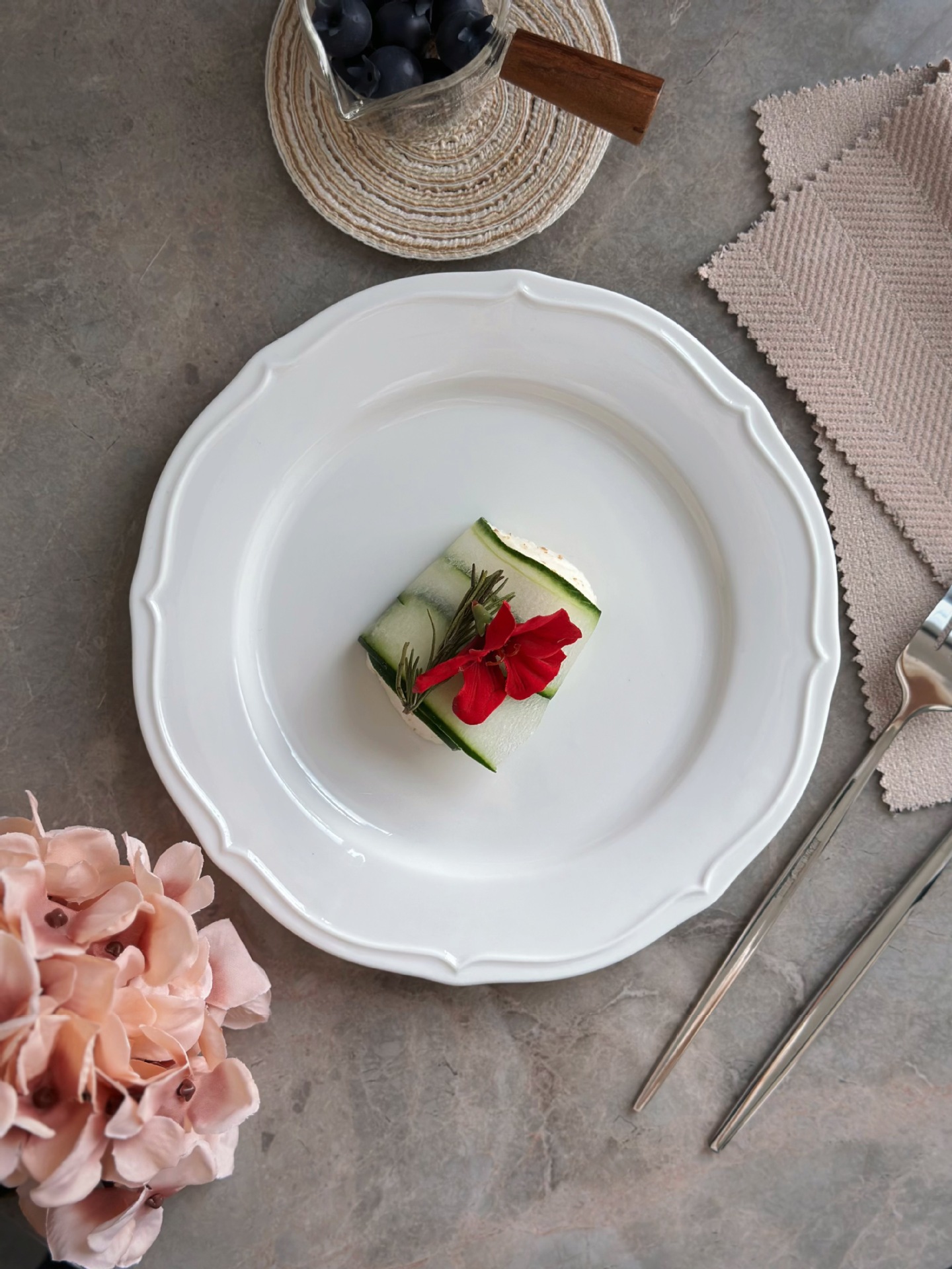 法式欧式复古花边浮雕纯白陶瓷盘子ins风高级感甜品盘早餐点心盘详情10