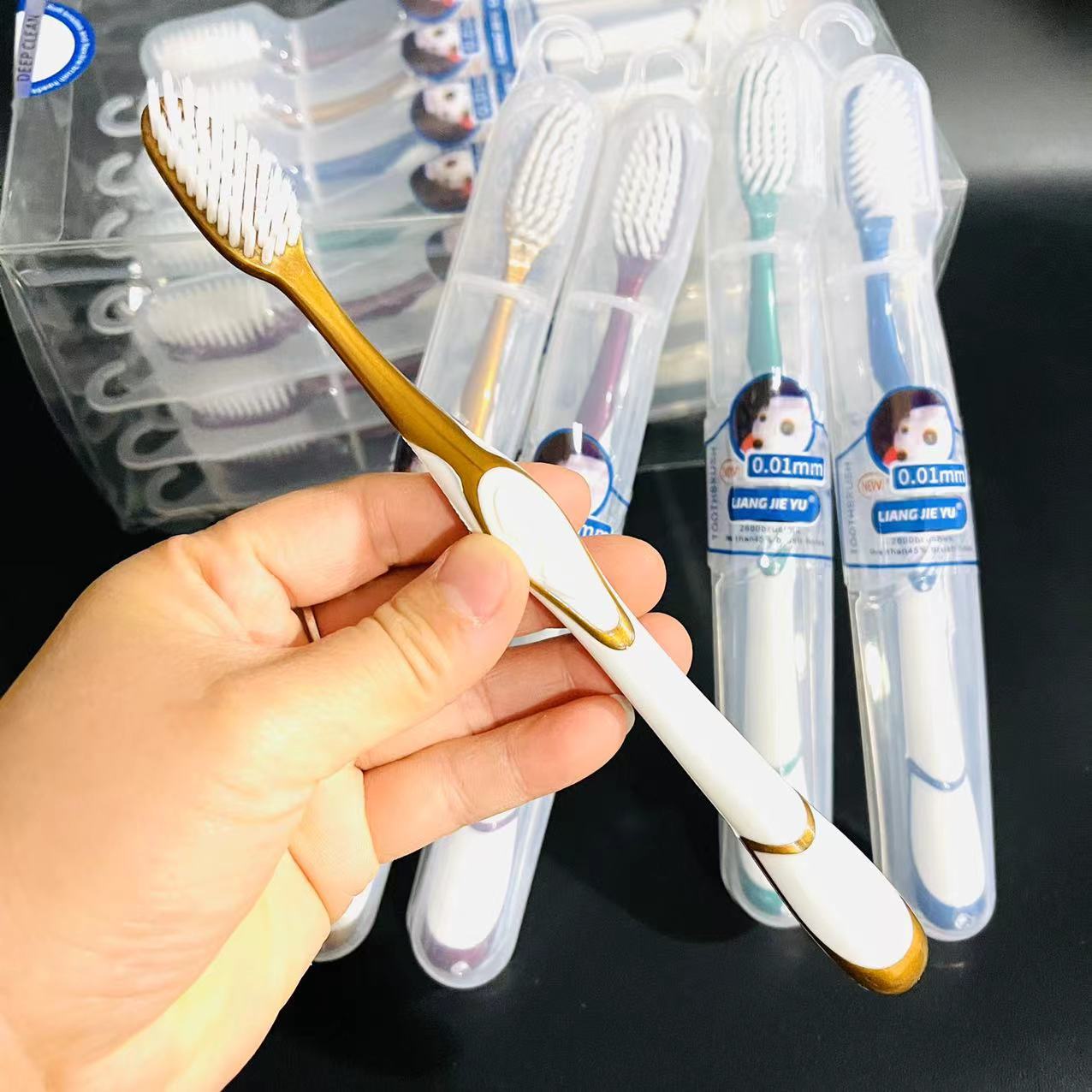【 Zone 2-12 】3111 Toothbrushes: 20 yuan per box, 240 yuan per piece. 3111 toothbrushes with fine filaments and soft bristles, household and adult toothbrushes, individually packaged in boxes, 1 yuan or 2 yuan for wholesale pic 3
