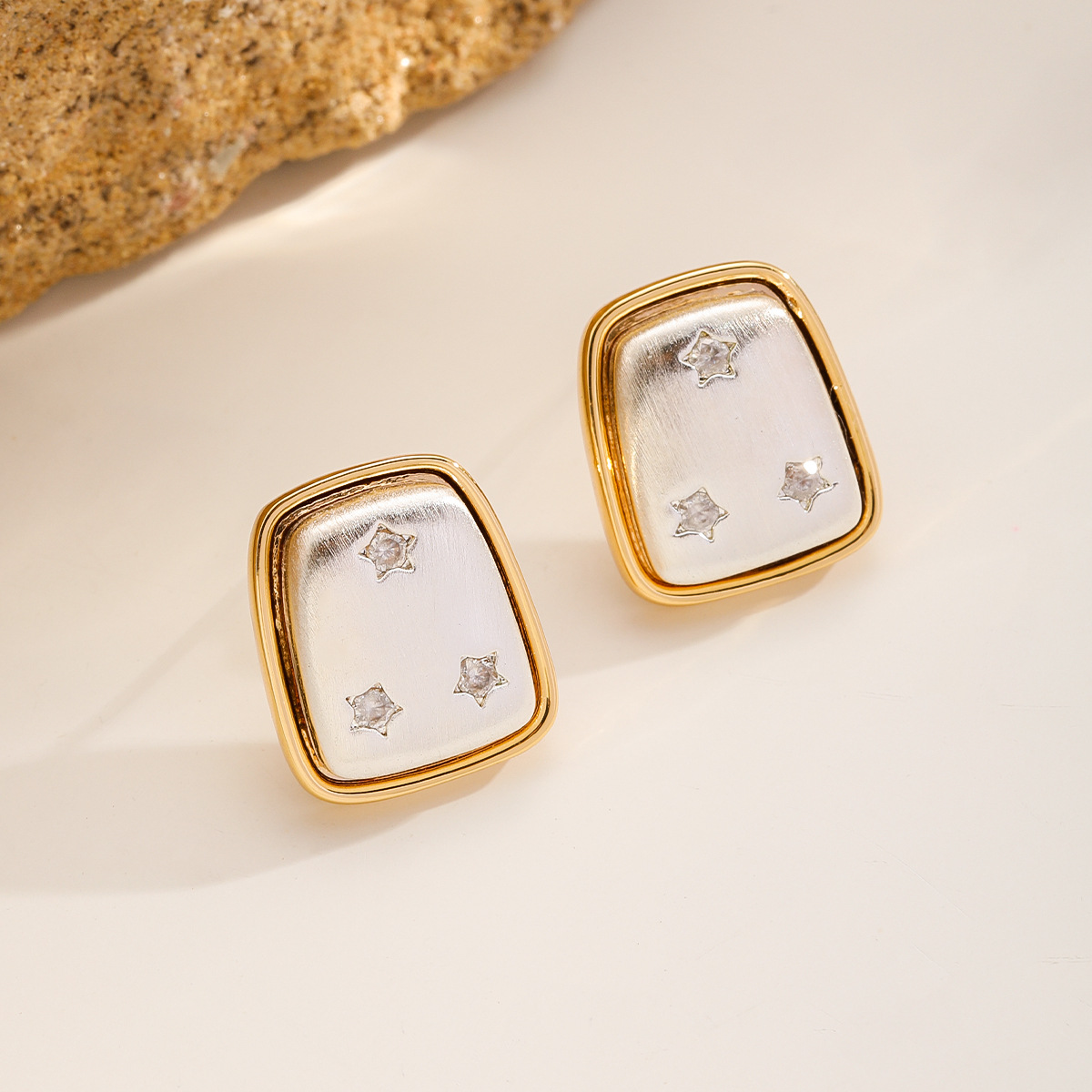 Nasha cross-border copper-plated bright silver brushed diamond-encrusted stud earrings for women, Korean style fashionable design stud earrings, cool and stylish for women pic 7