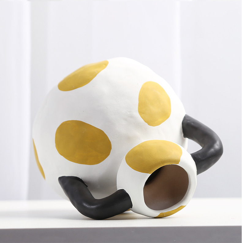 2026 Niche cream-style ceramic milk pot, vase and flower vases, high appearance level, living room flower arrangement set, light luxury for homestay pic 8