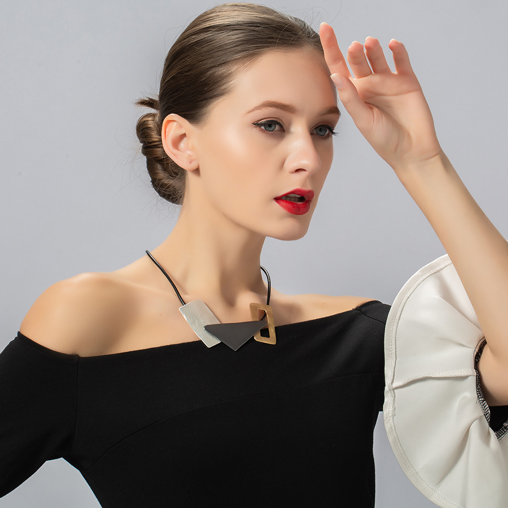 亚马逊爆款欧美流行秋冬时尚几何民族风异形撞色女士合金短项链详情5