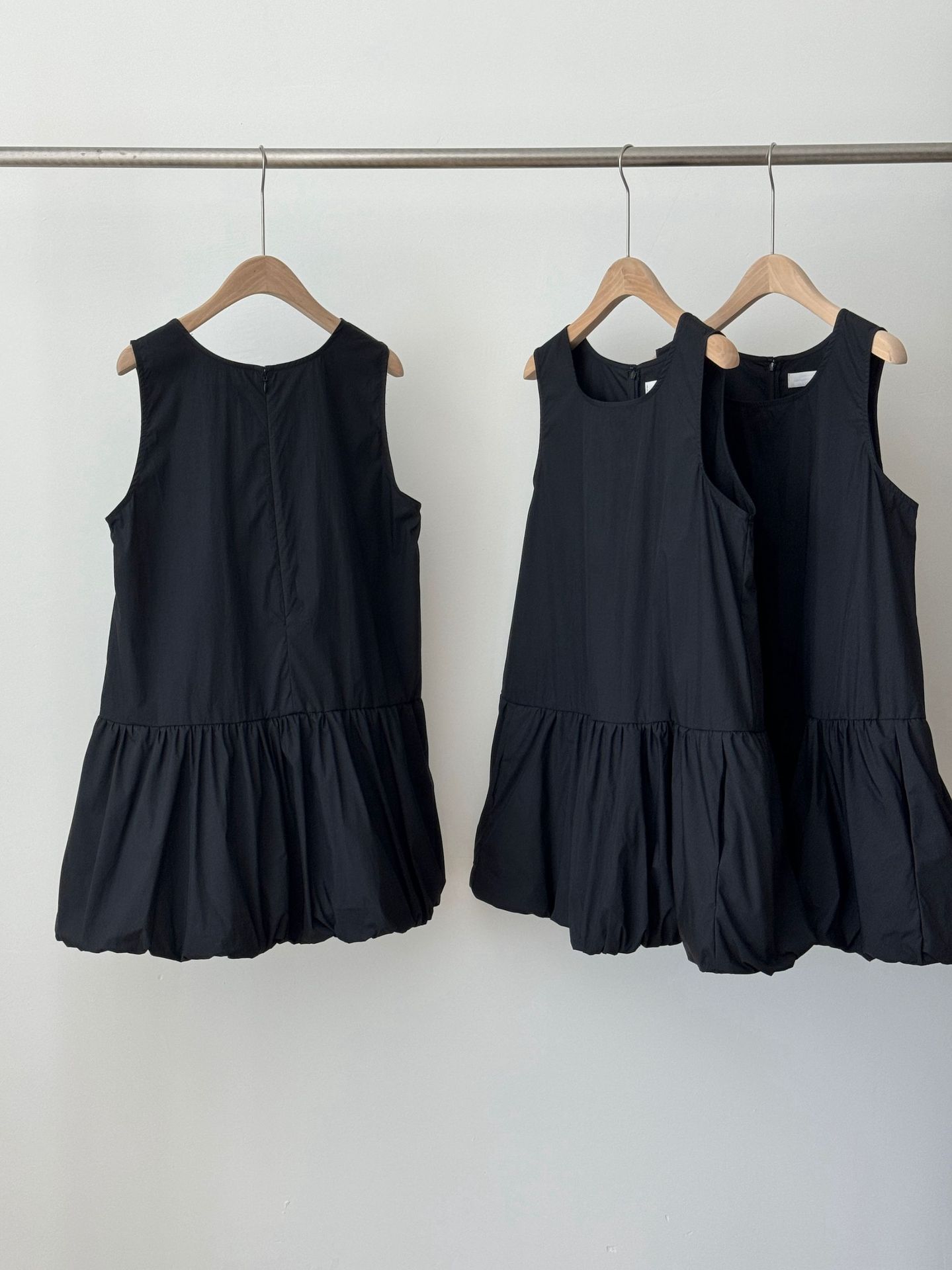 amome*to jennie同款连衣裙纯色蓬蓬花苞小黑裙短裙详情3