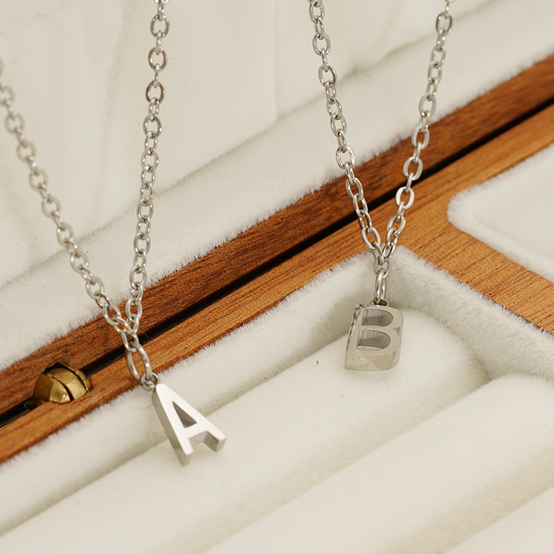 A new cross-border stainless steel necklace with 26 English letters from Europe and America, featuring a fashionable and simple letter pendant and collarbone chain pic 15