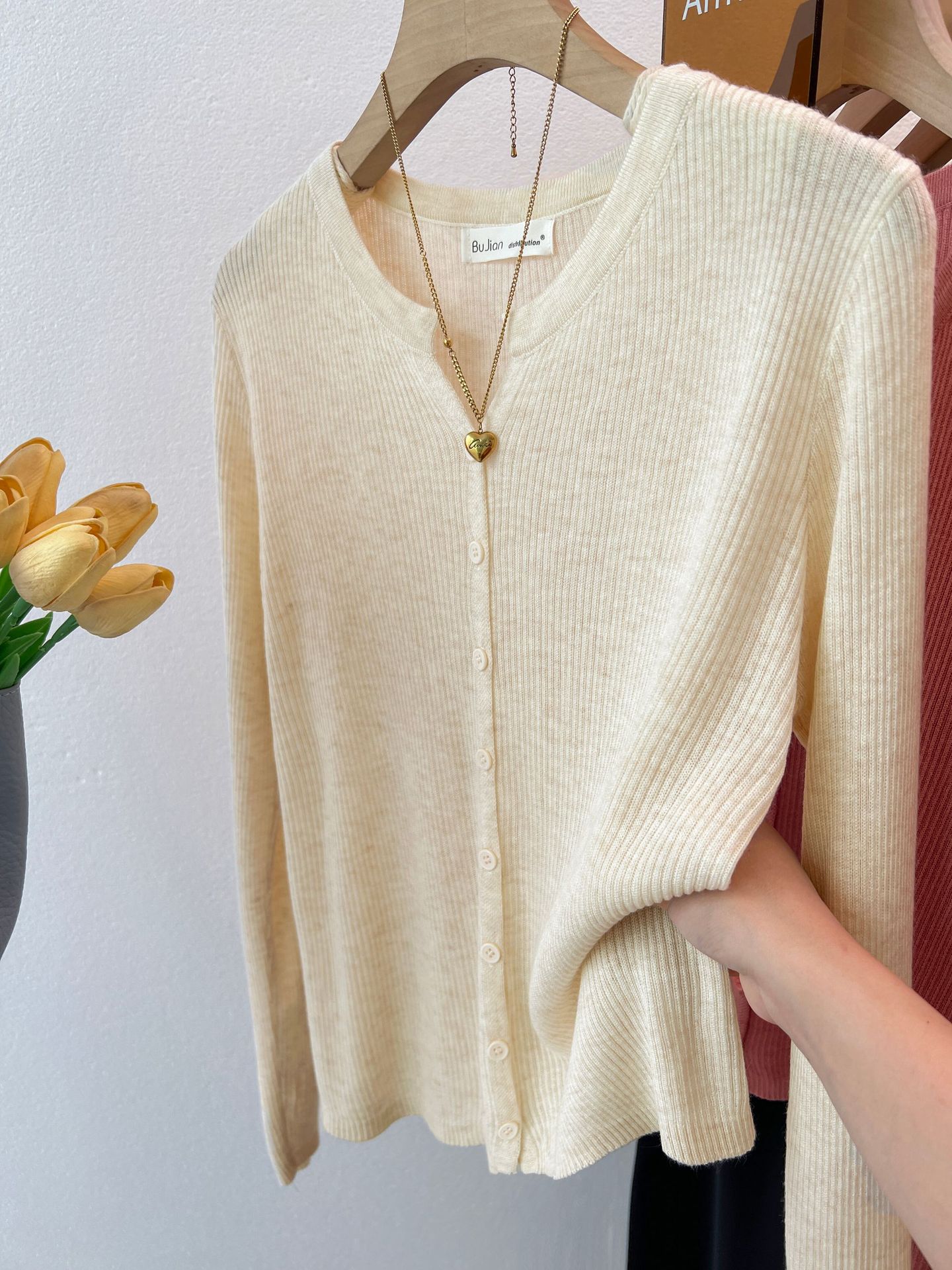 A short woolen cream-colored knitted coat for women, a long-sleeved cardigan for spring and autumn, and a chanel-style innerwear with a base layer pic 32