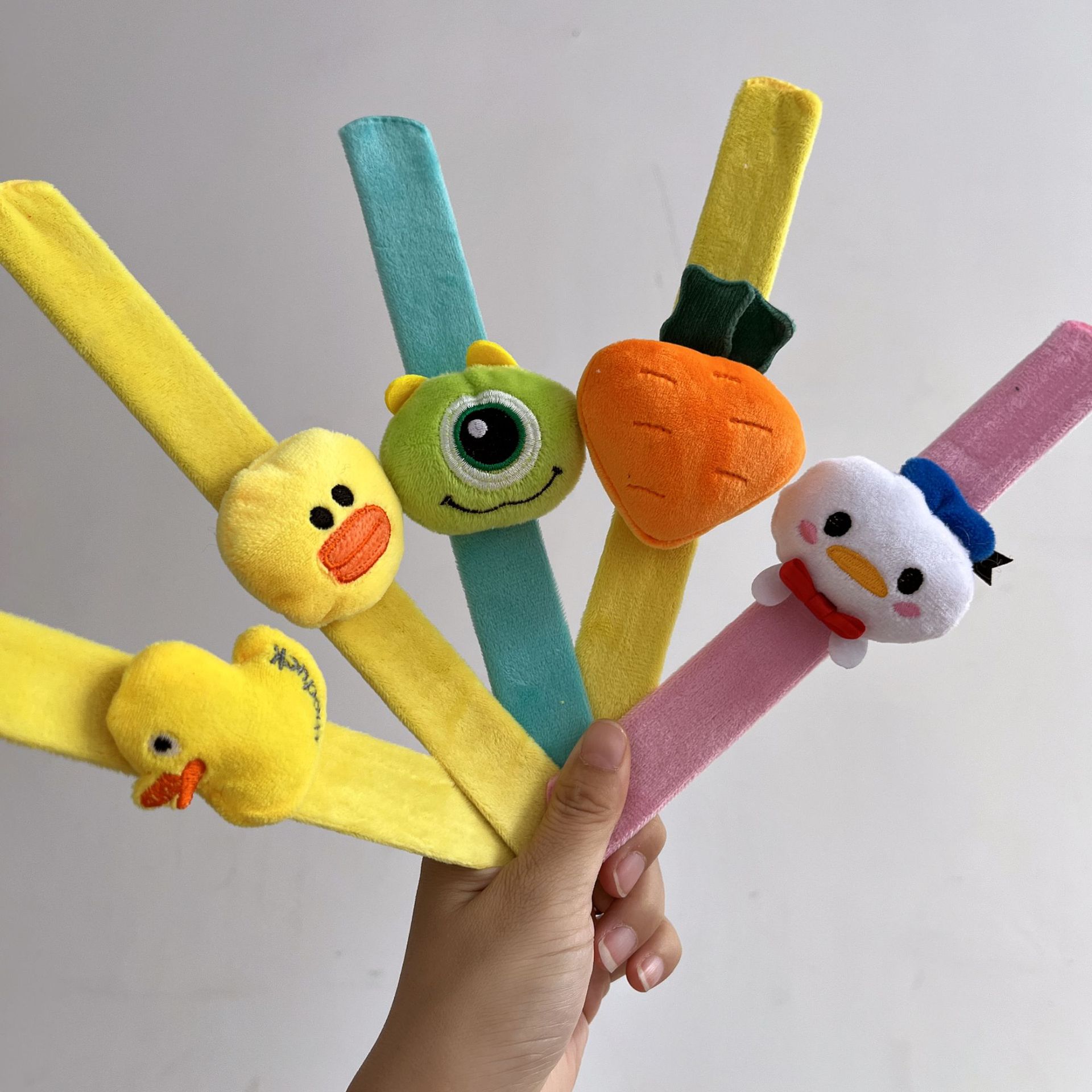海跃饰品儿童毛绒卡通啪啪圈多种卡通可爱动物手腕创意毛绒拍拍圈详情3