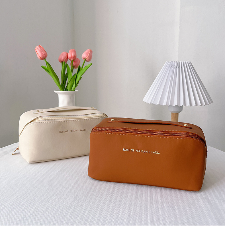 PU枕头包女大容量化妆品收纳包高级感手提化妆包旅行便携洗漱包袋详情3