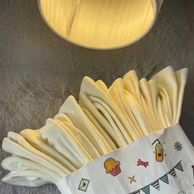 The same boneless postpartum socks as those on Xiaohongshu, simple white mid-calf student socks with a Japanese school style on Instagram pic 7