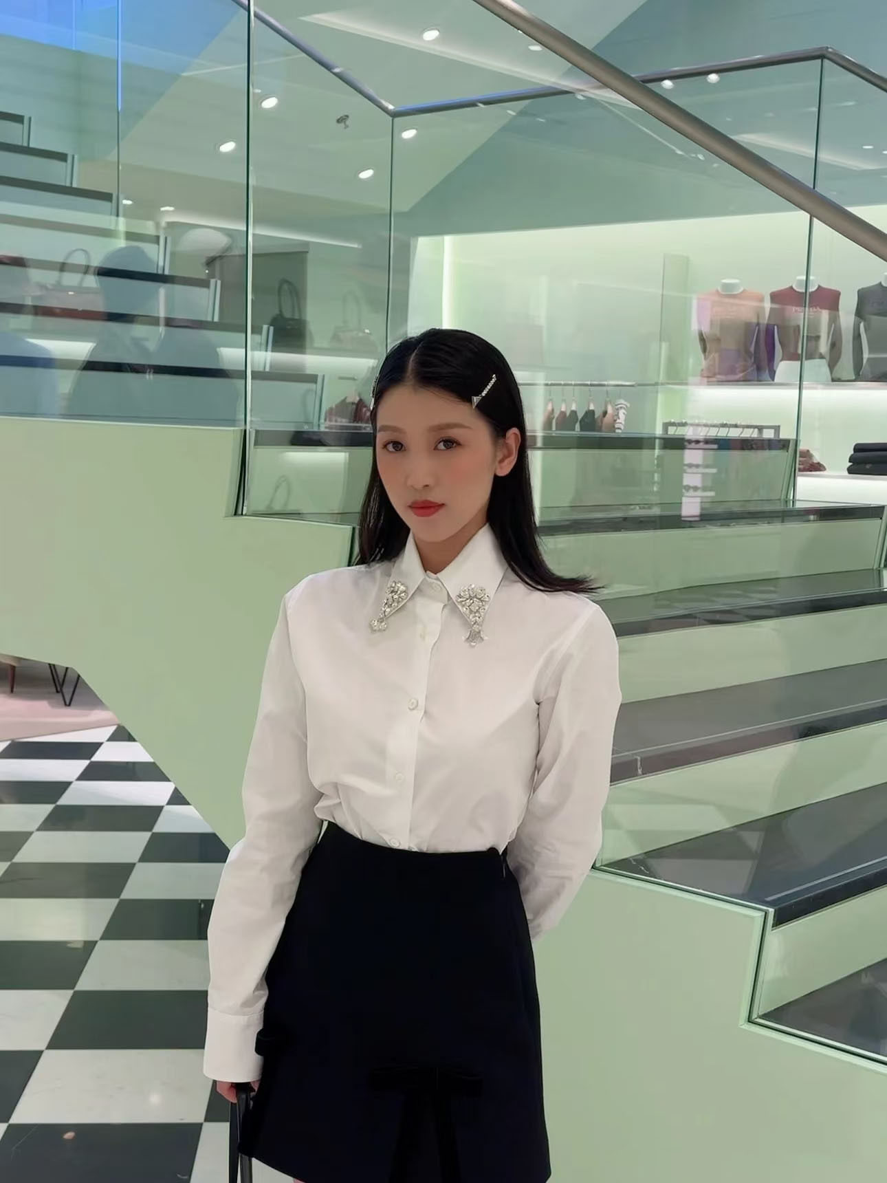 新款高品质P家少女风重工镶钻POLO领百搭简约长袖短款衬衫女详情9