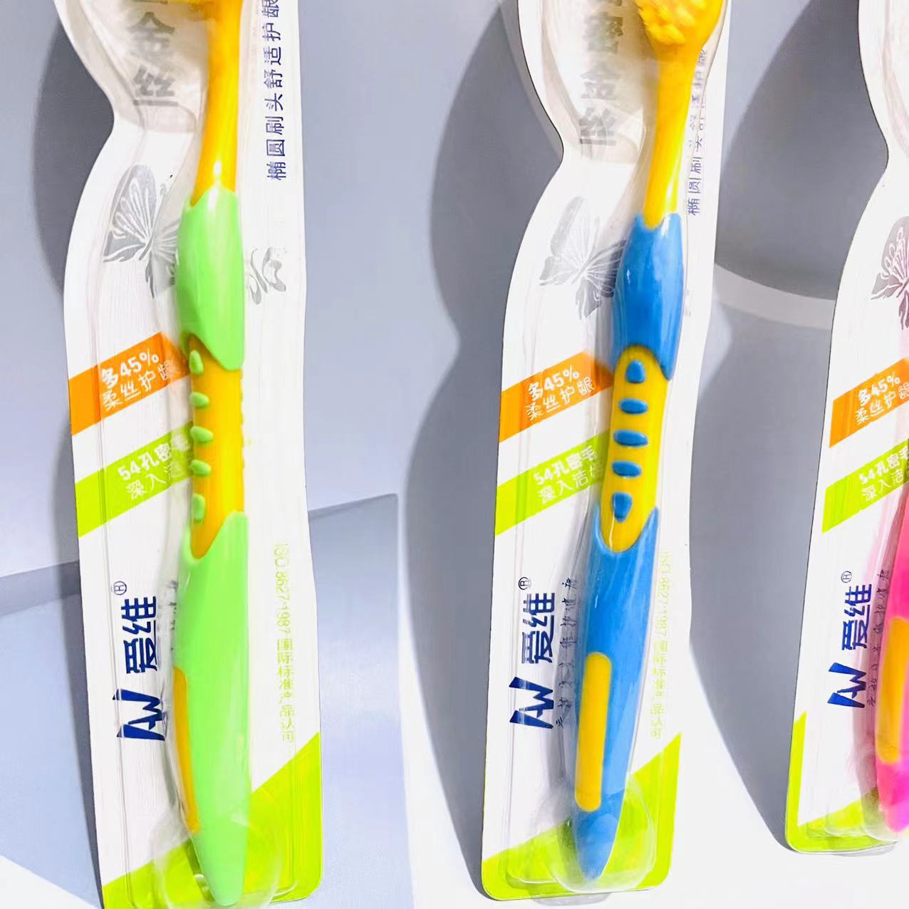 【1-8 Zones 】7112 Toothbrushes 30 yuan per card 300 yuan per box 7112 Fine and soft bristle toothbrushes personal care toiletries, one yuan per piece, street stall supply pic 2