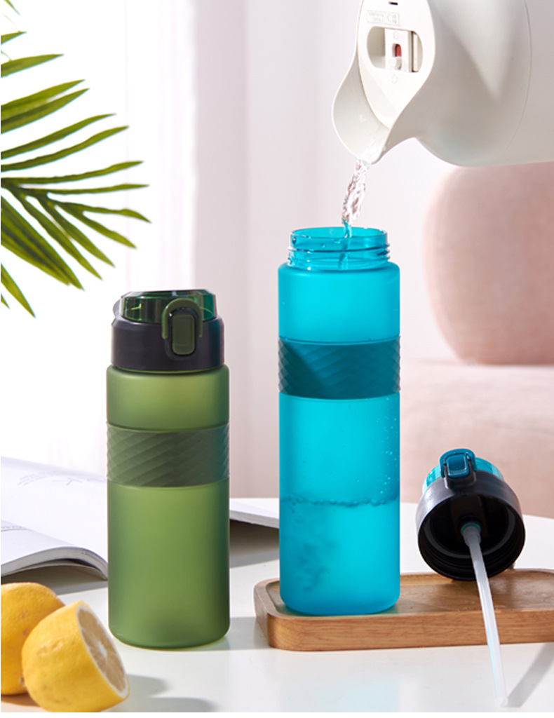 工厂定制跨境便携塑料水杯户外运动直饮大容量水壶弹盖防烫太空杯详情11