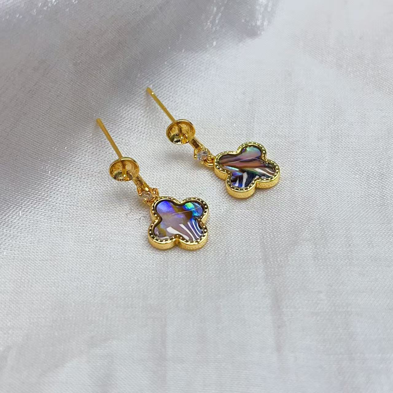 Original design freshwater pearl copper plated with real gold four-leaf clover real shell stud DIY pearl earring accessories pic 2