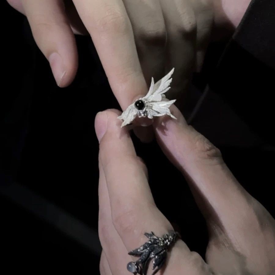 欧美新款天使之翼开口戒指 黑白破碎羽翼《救赎》情侣对戒戒指详情3